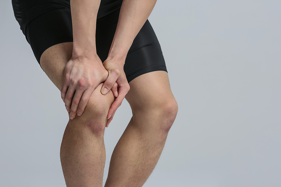 Illustration of knee cartilage repair options discussed with an orthopedic specialist