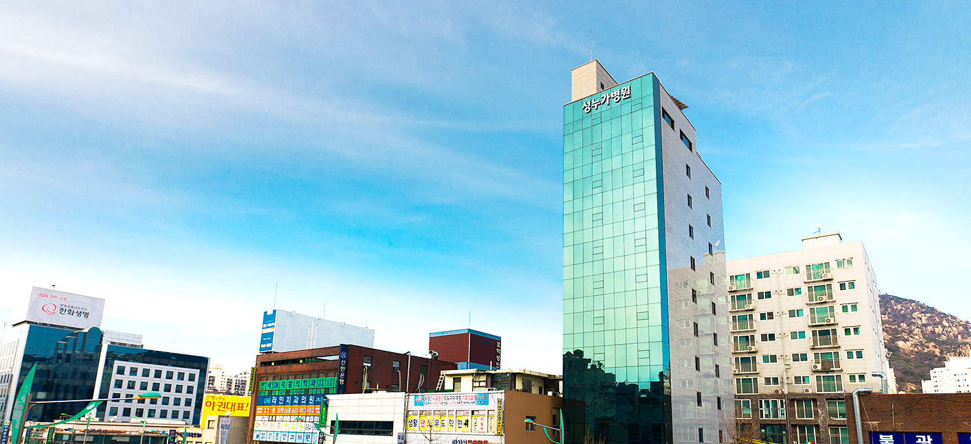 St. Luke’s Hospital seen from Tongil-ro in Eunpyeong-gu, Seoul